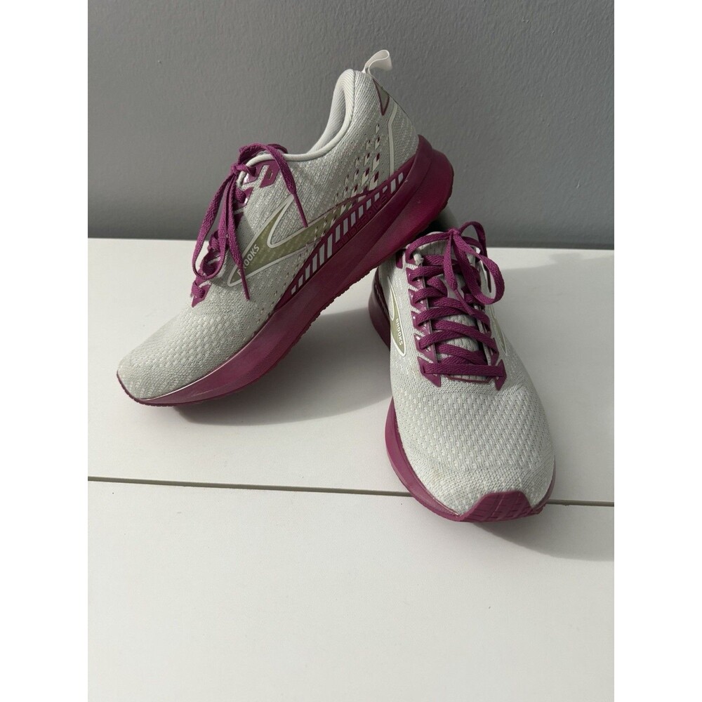Brooks Levitate GTS Women’s size 9 Tennis shoes Comfort Sneakers walking shoes